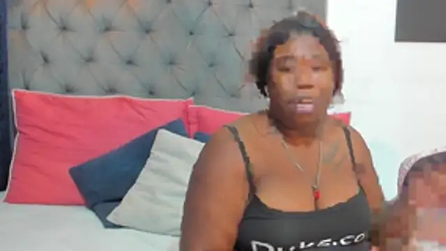 nahiroby_ebony webcam