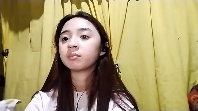 LenoraLacassagne webcam