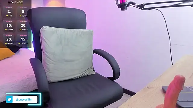 Lucy_Williiams webcam