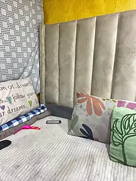 SexyPetitex25 webcam