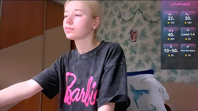 Barbie_Blondie webcam