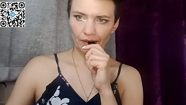 HotMamaQueen234 webcam