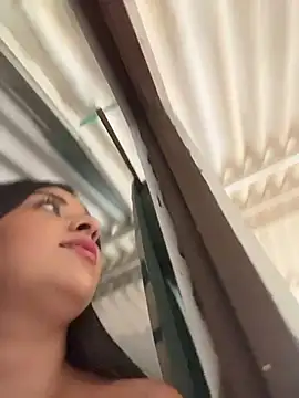 Webcam Model (Isaa-Sweet) is live