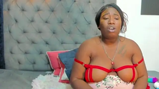 nahiroby_ebony webcam