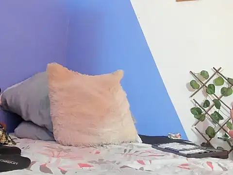 MilaValentine webcam