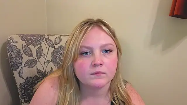PhatAssBlond webcam