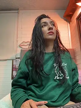 salome_korland (G young) - show tits close