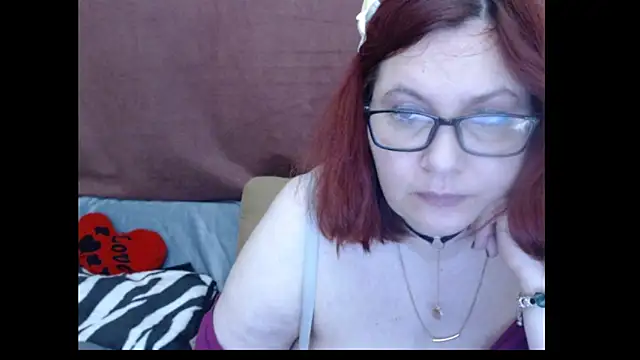 PlayfullMature webcam