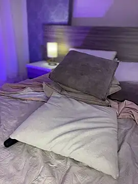 Webcam Model (MiilaBlake) is live