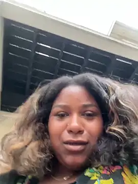 Webcam Model (xoxoSELENAxoxo) is live