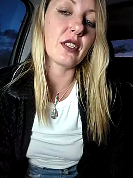 SheIsSomething webcam