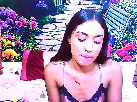 IndianPretty14u2Luv webcam