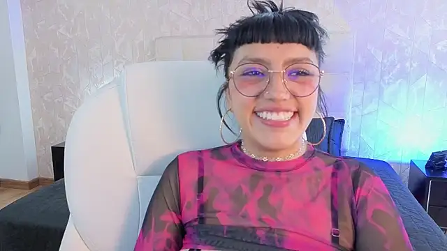 cute_hollywood webcam