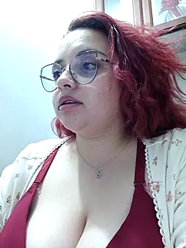 CURVY-HORNY webcam