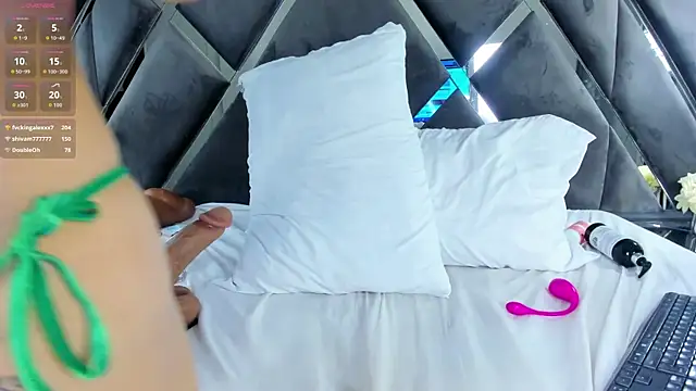 Ivonne_Millerr webcam