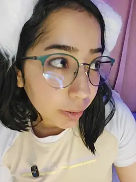 Webcam Model (anni_ross)  is live.Free join now!