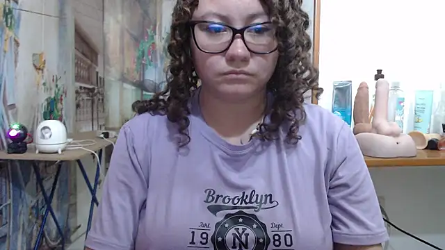 curly_greeneyed webcam