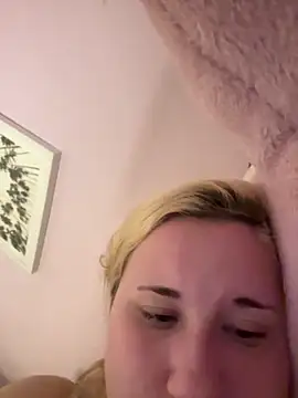 imawhorenslut19 webcam