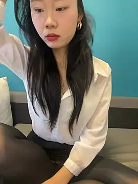 美女ZHJKS9988在线直播
