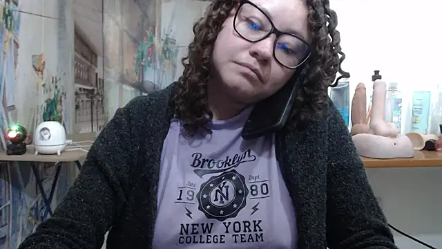 curly_greeneyed webcam