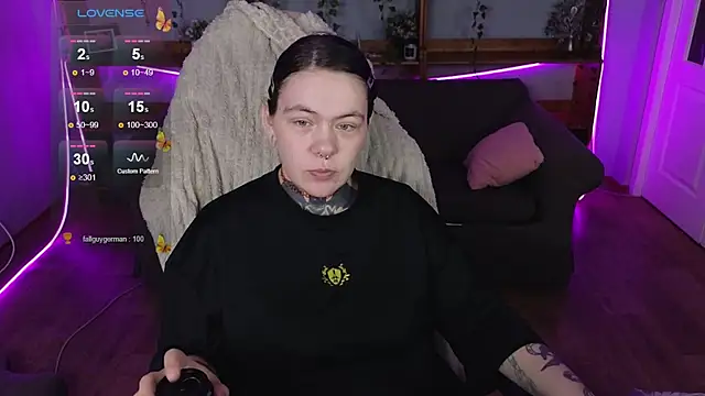 QwertyAnnie_Lbo webcam