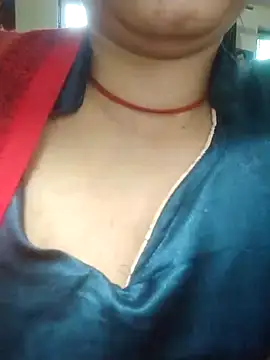 Julilodhi8695 webcam