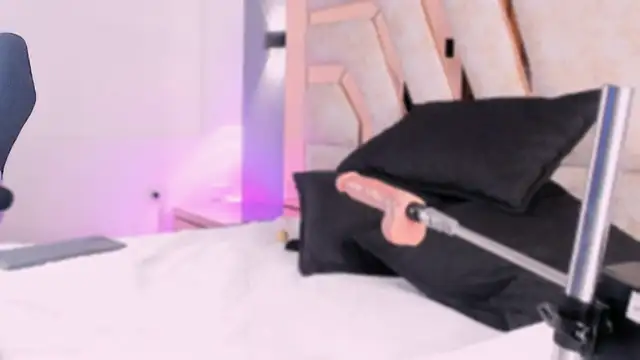 REINA_ADAHARA webcam