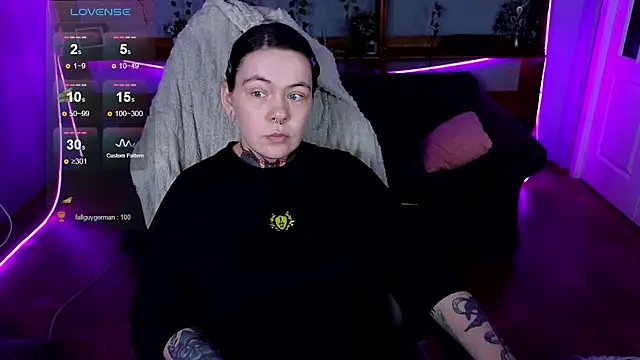 QwertyAnnie_Lbo webcam