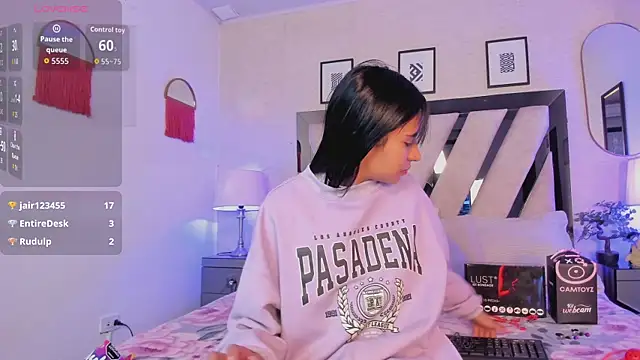 Violettaa_Stone webcam