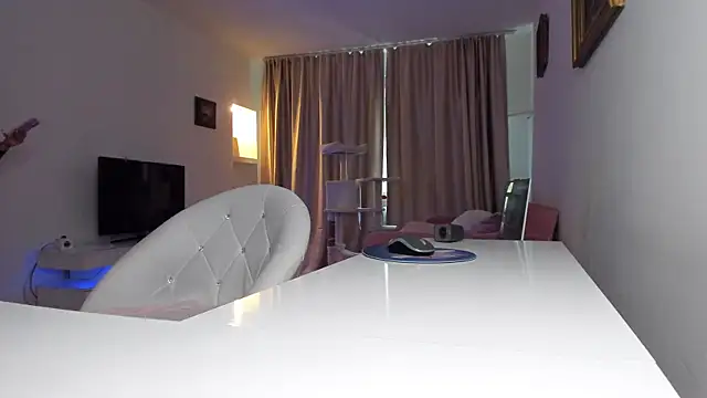 xqueenyasmine webcam