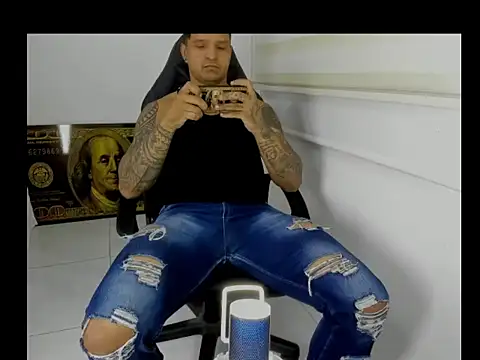 master_leather webcam