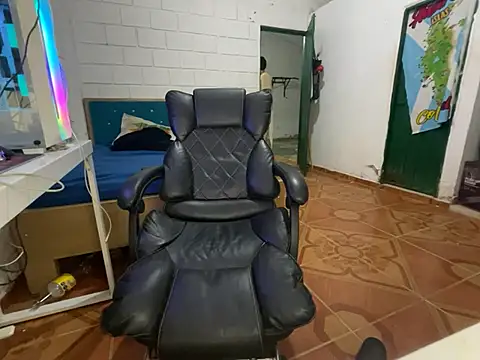 Max_TheHorseDick webcam