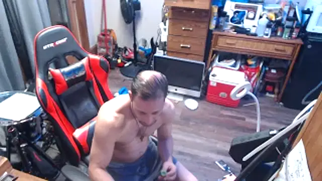 tongueispowerr6d9 webcam