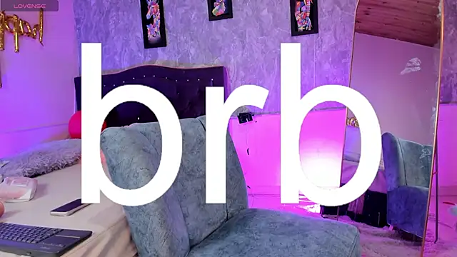 Lauren_smiles webcam