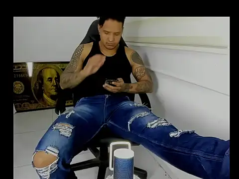 master_leather webcam