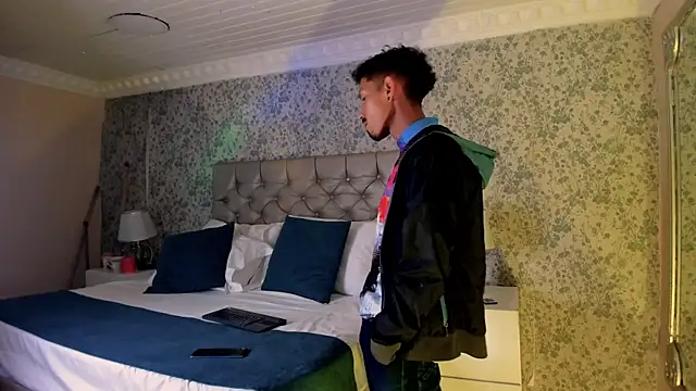 NoaahTylor live sex cam