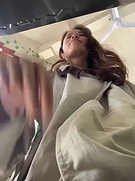 美女Mia-lp在线直播