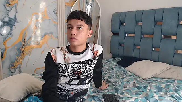 pretty_fem - PRETTY_FEM's free webcam - UK Sex Cams