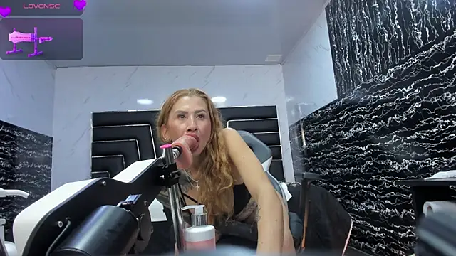 Ladyy_Scarlett webcam