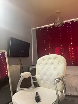 Curvy_bigtitts webcam