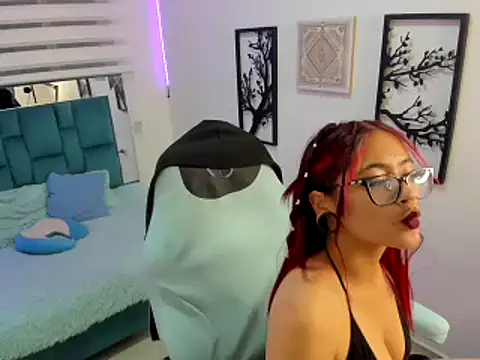 Sara_Red_X webcam
