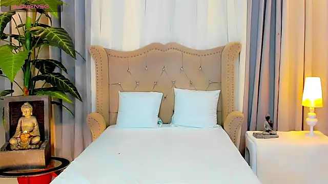 MochaliciousTransOnTop webcam