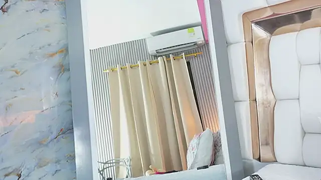 kinkylittlegirll webcam