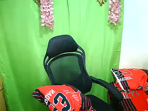 BestCausinEVER2324 webcam