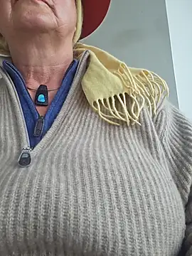 Webcam Model (Hot-Muci)  is live.Free join now!