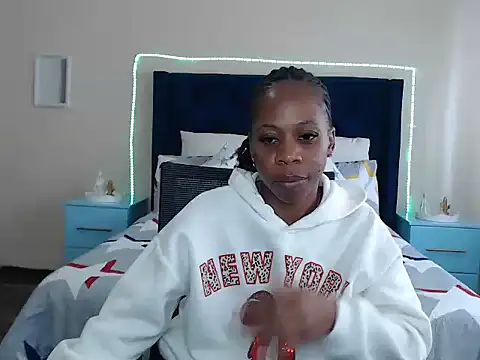 queenmandyy - QUEENMANDYY's free webcam - UK Sex Cams