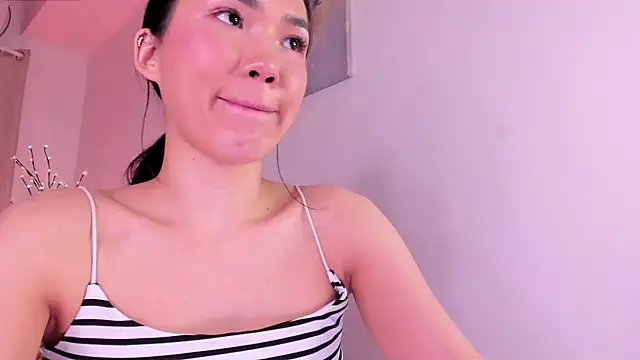 Divine_Madeleine webcam