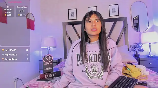 Violettaa_Stone webcam