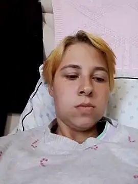 Gussie_Bridie webcam