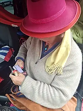 Webcam Model (Hot-Muci)  is live.Free join now!